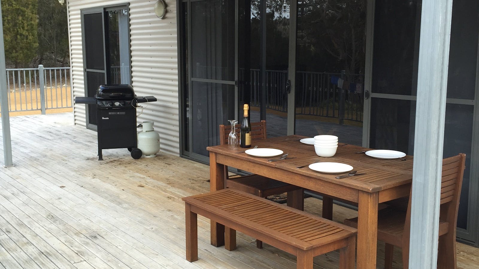 Wide front deck - gas BBQ, setting for 8