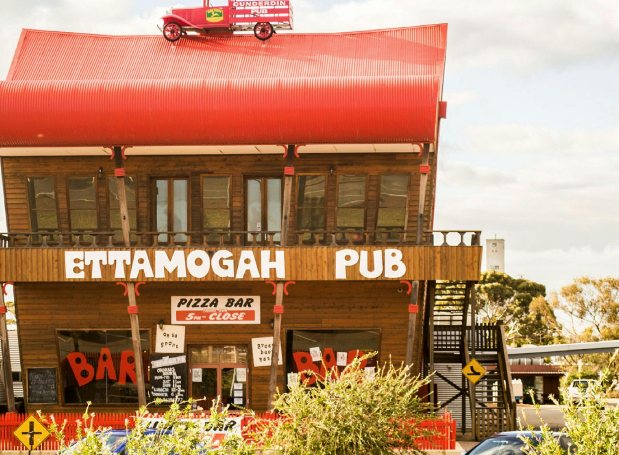 Cunderdin Pub "Etamogah Pub"