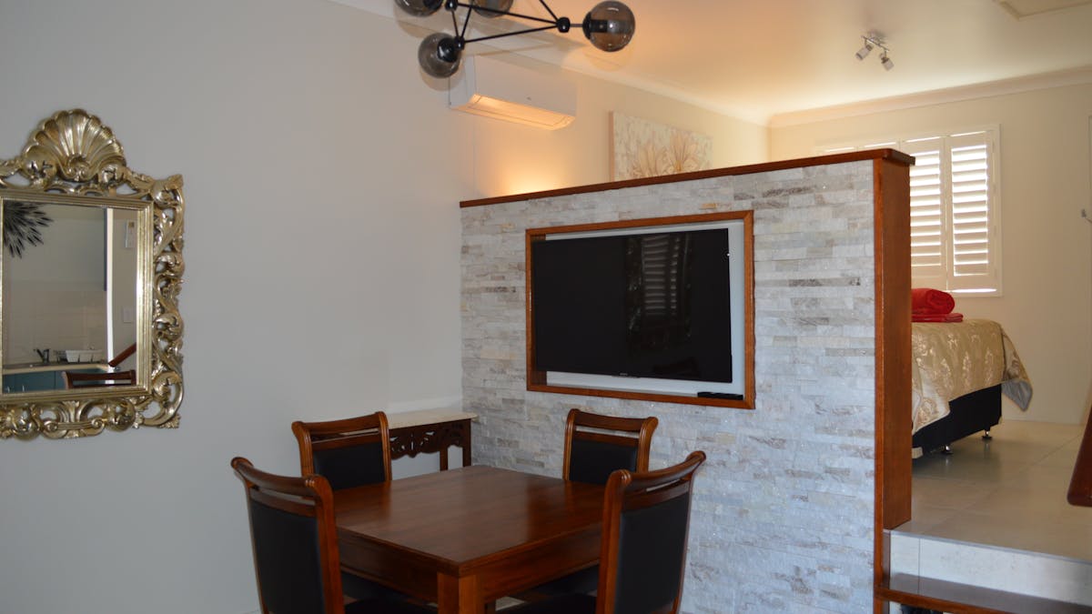 Dining/Bedroom