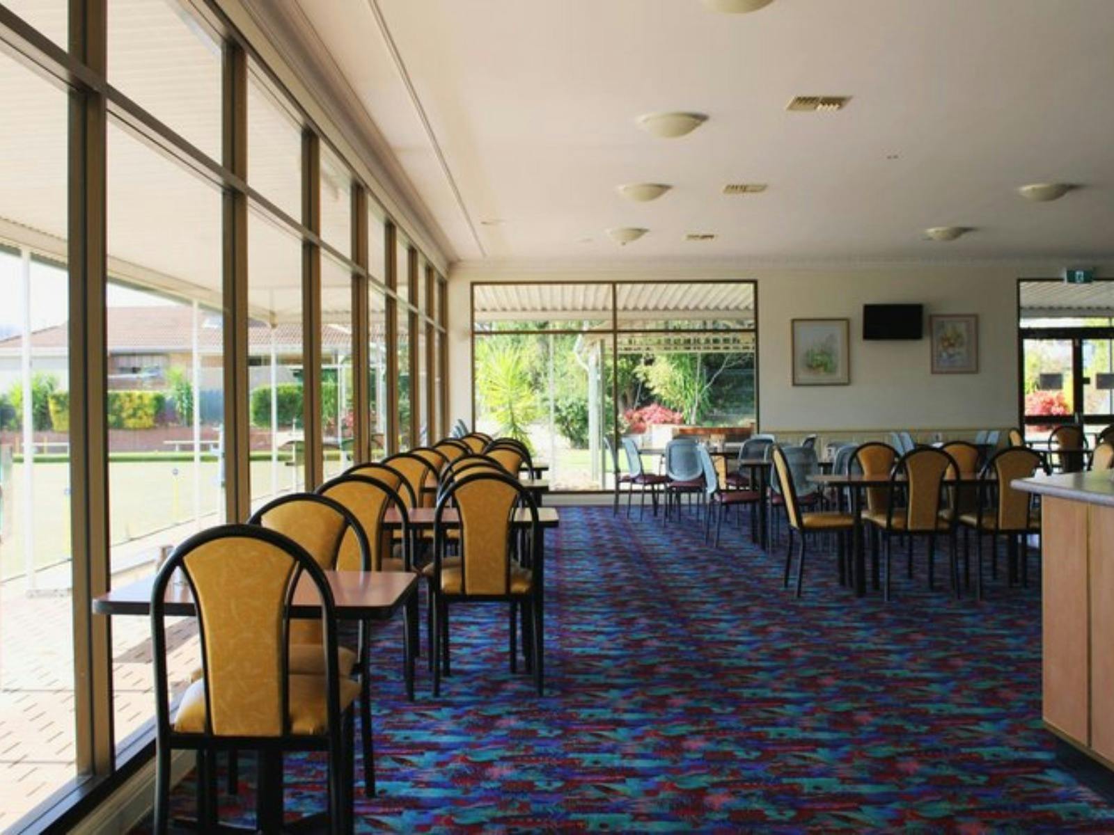 COWRA BOWLING & RECREATION CLUB
