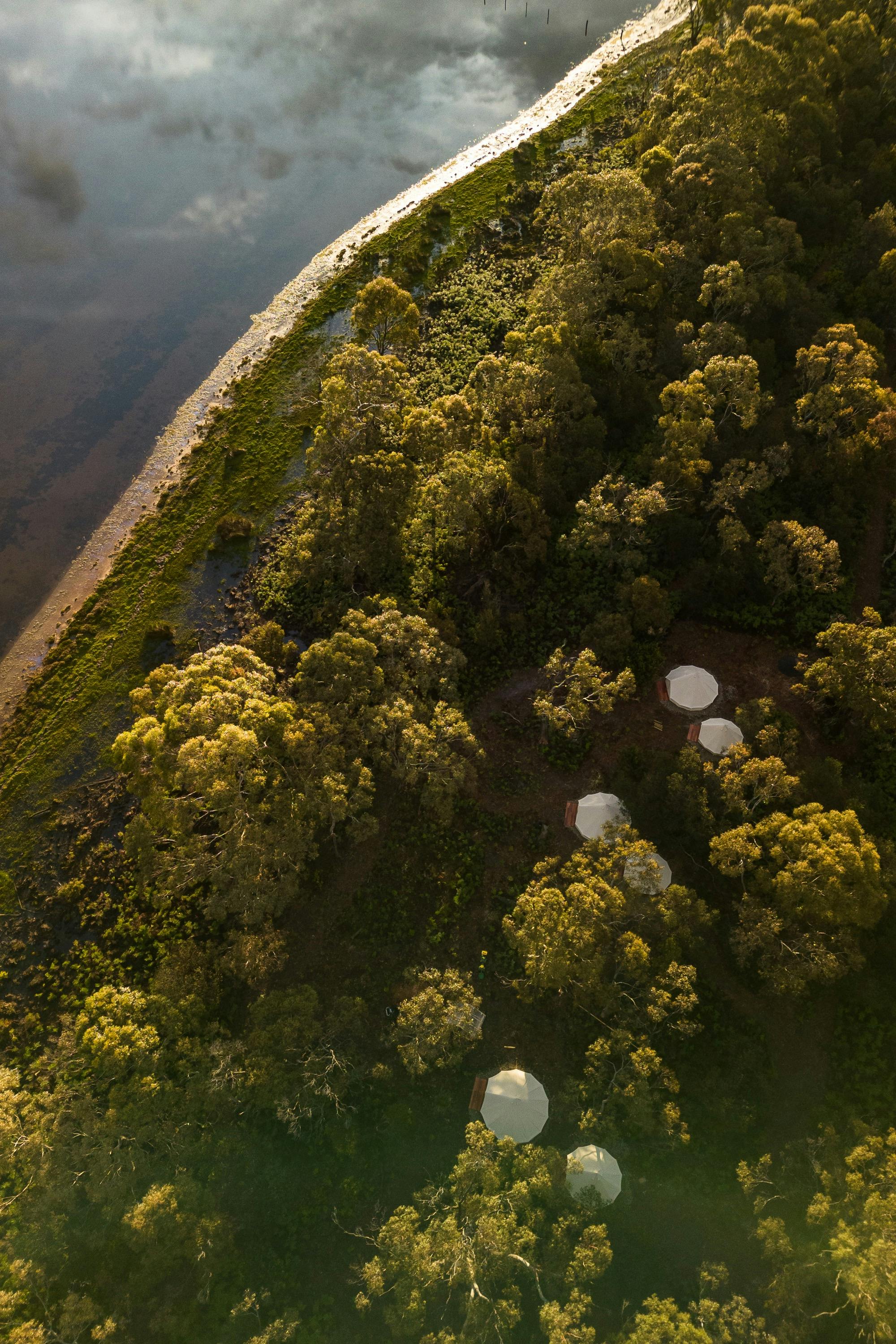 Set in the Tasmania bush and right on the doorstep of pelican bay