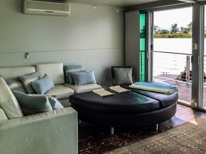 The Glass House Mannum River Shack Rentals