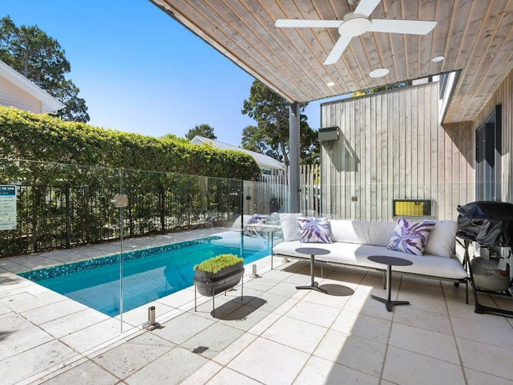 Limoncello - Byron Bay - Pool and Outdoor Sitting Area