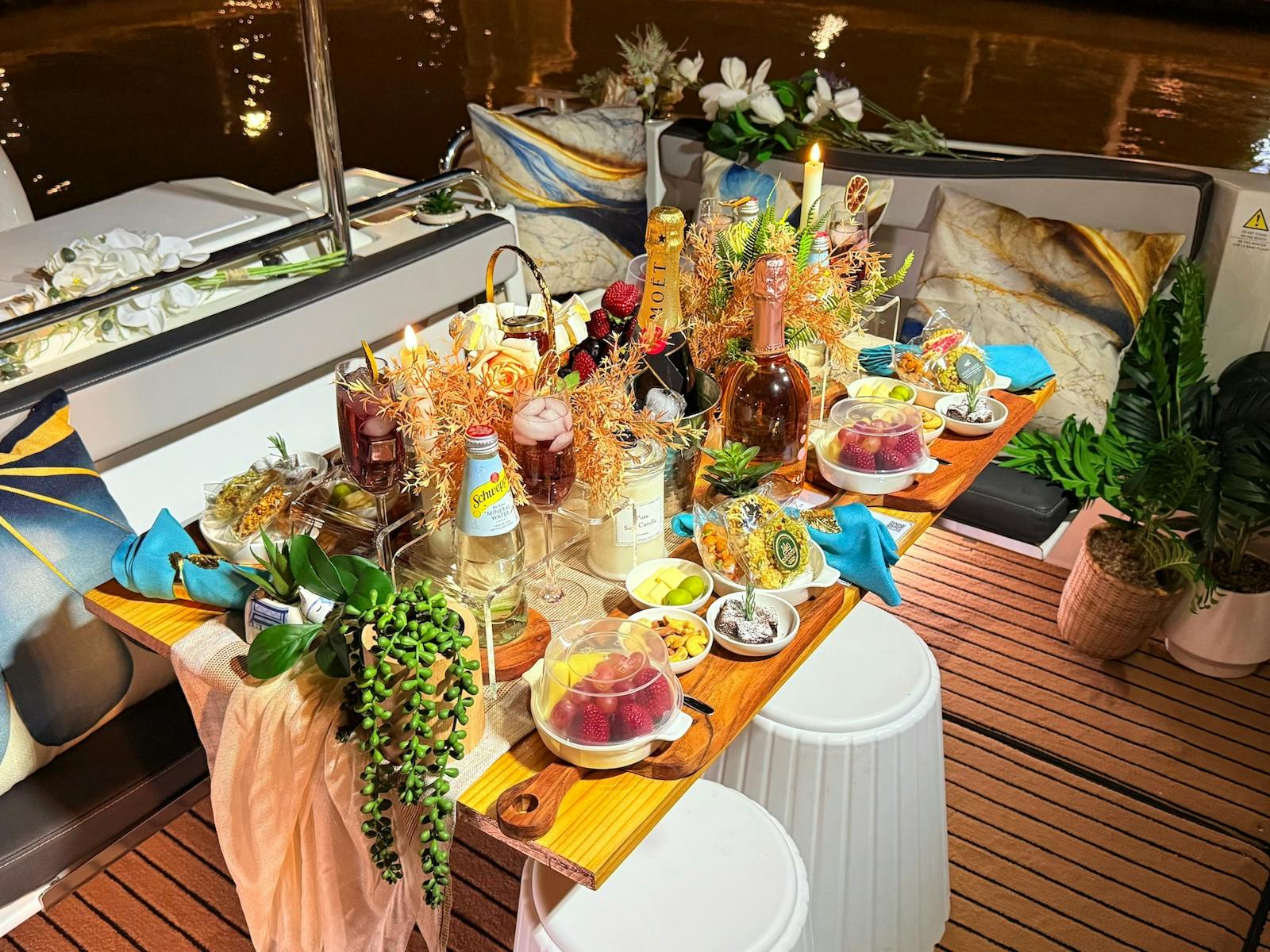 Floating Picnic Floating Picnic