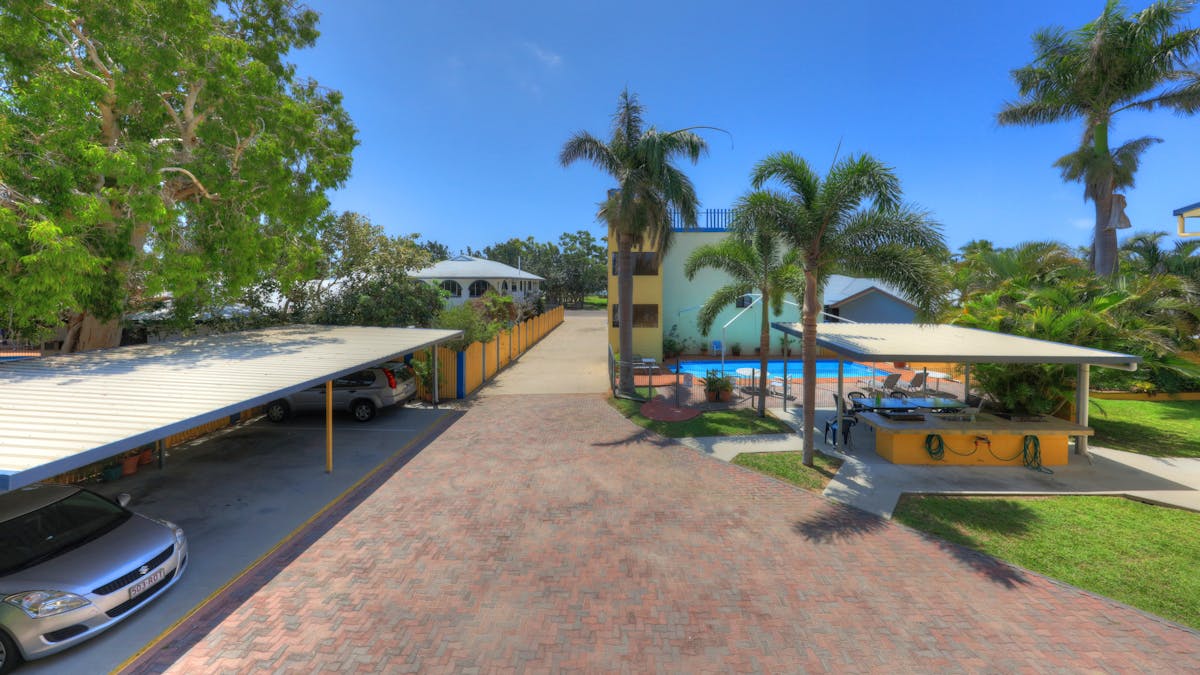 Sky View Units is metres to the park, walking tracks and the beach