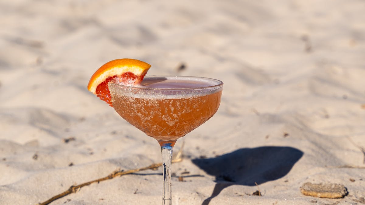 Paloma Cocktail on the beach, happy hour cocktail