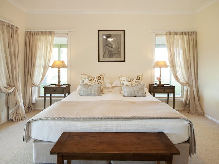 Rosby Guesthouse Kind Size Bedroom. Mudgee Luxury Accommodation