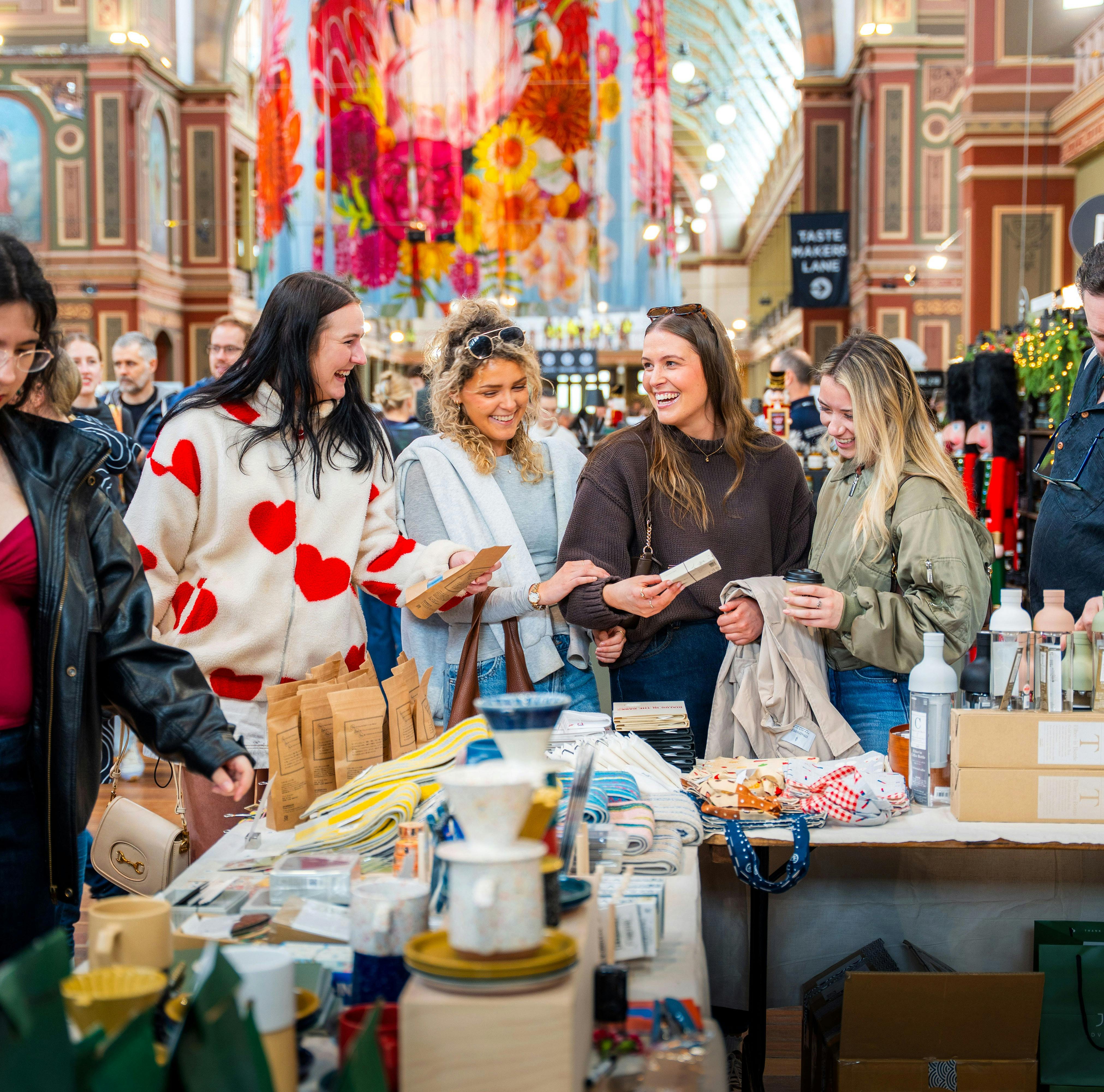 girls shopping