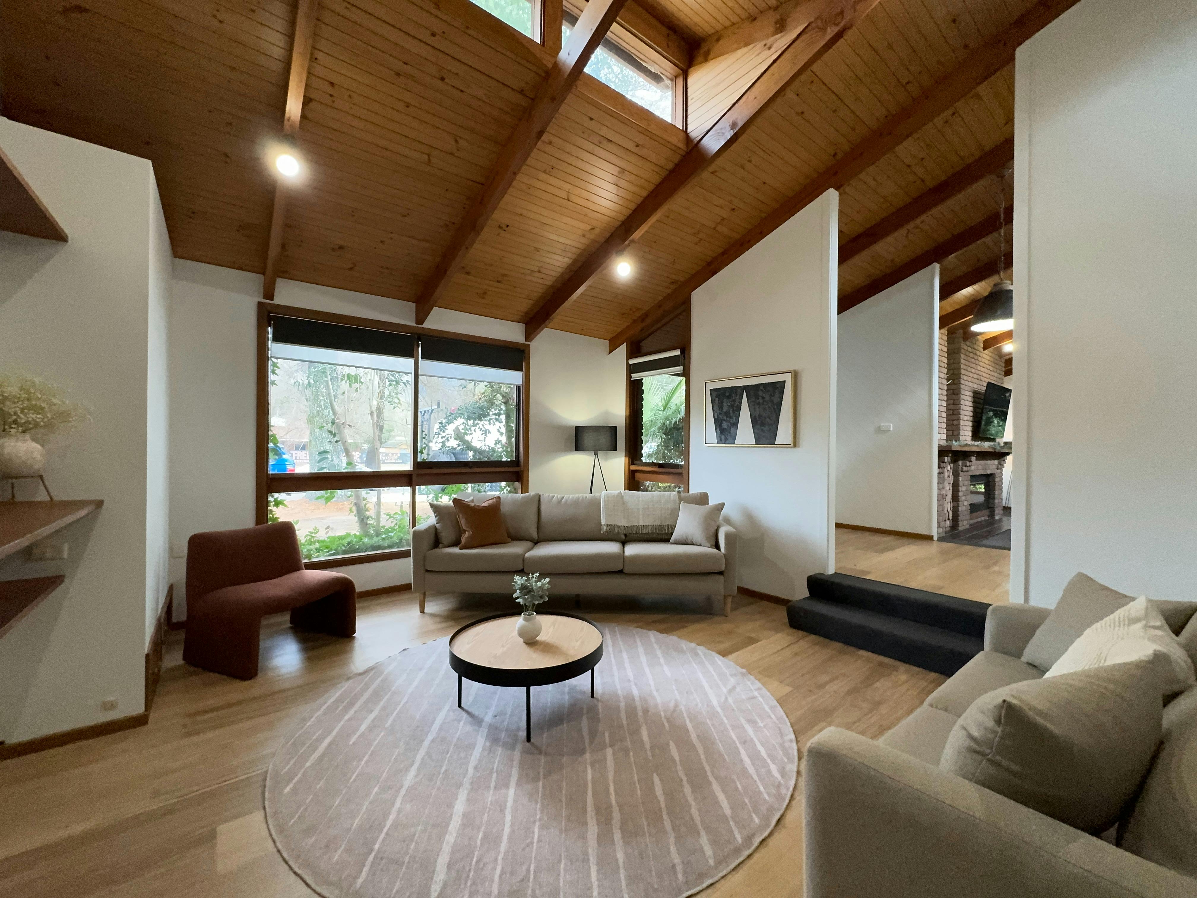 Mountbatten Lodge - Living Room | Tasman Holiday Parks - Bright