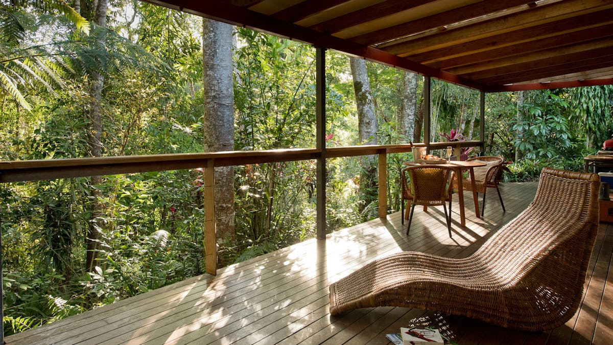 alt="Expansive veranda overlooks the rain forest at Sharlynn by the River"