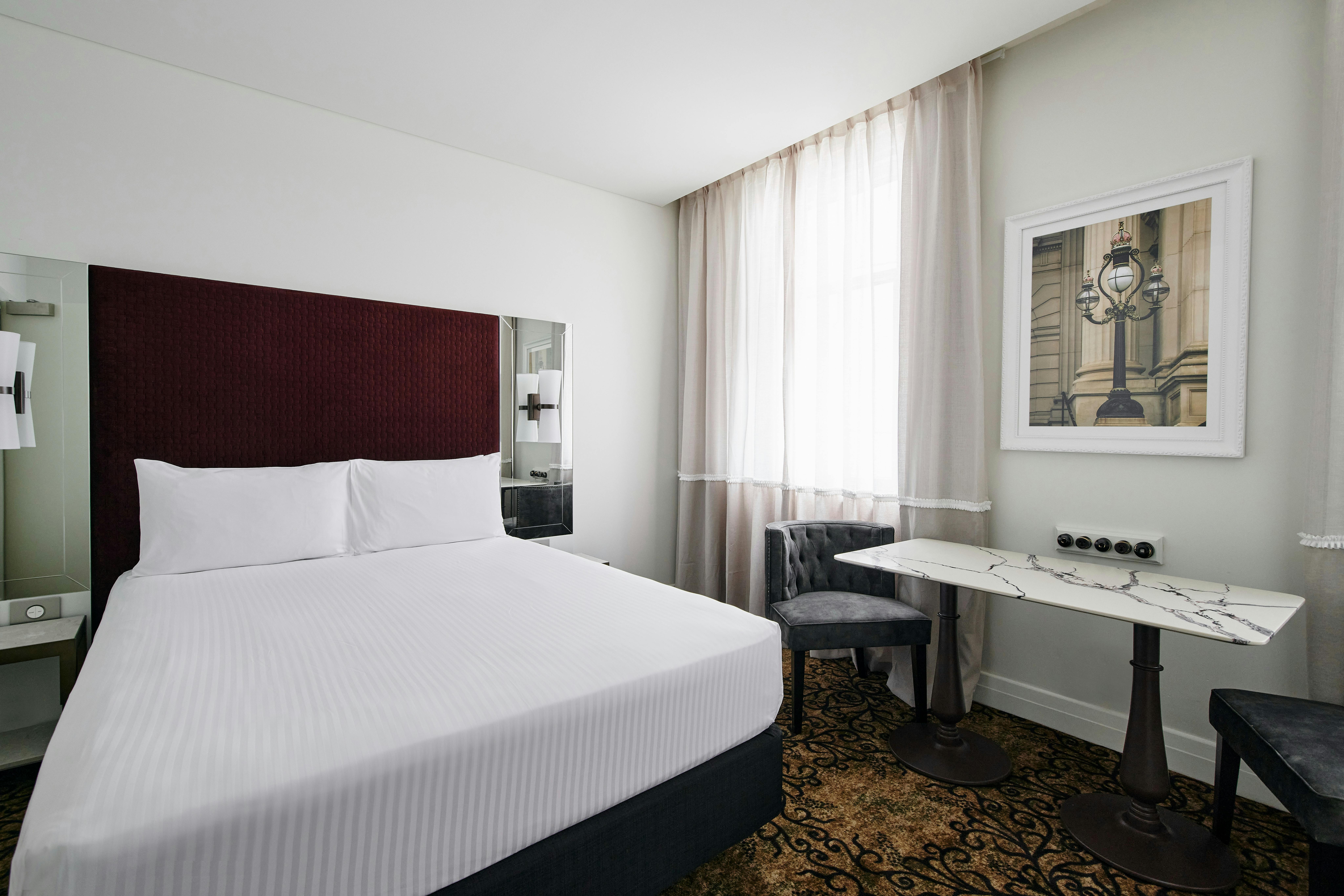 Commerce Queen Room