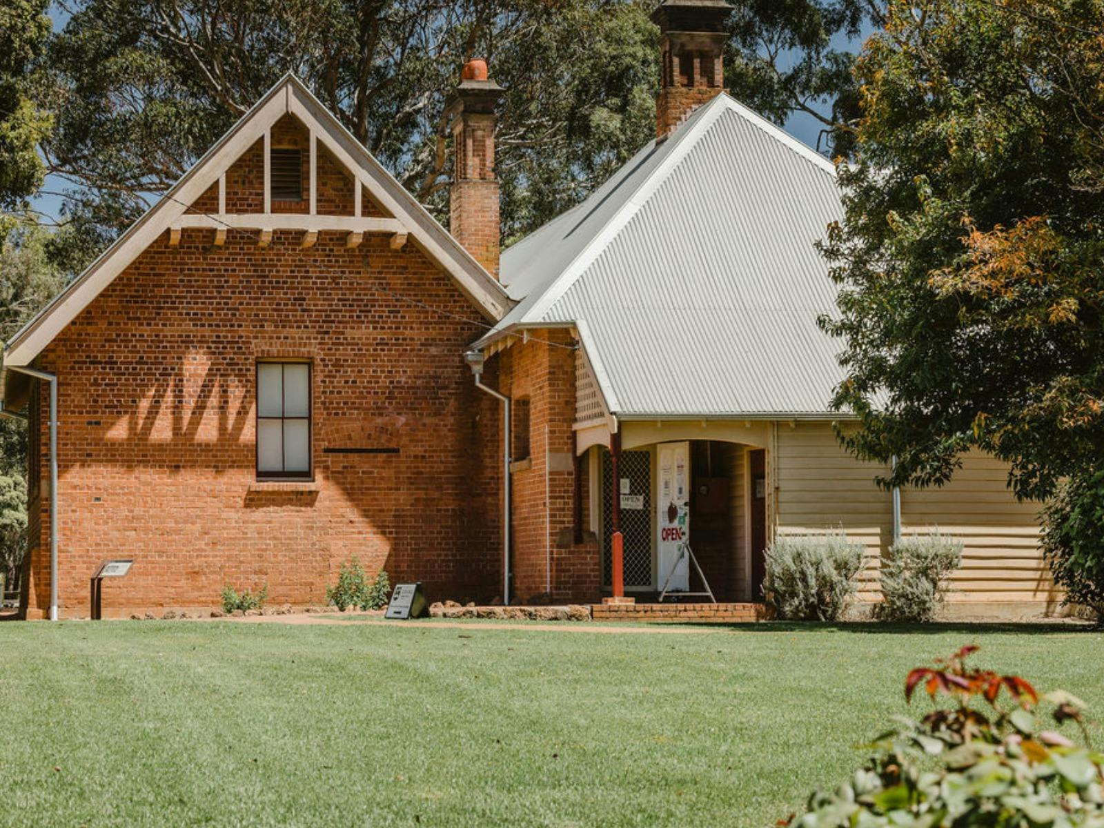 Wide image of the Old School House facade that now holds the Pinjarra Patchworks & Quilter Club