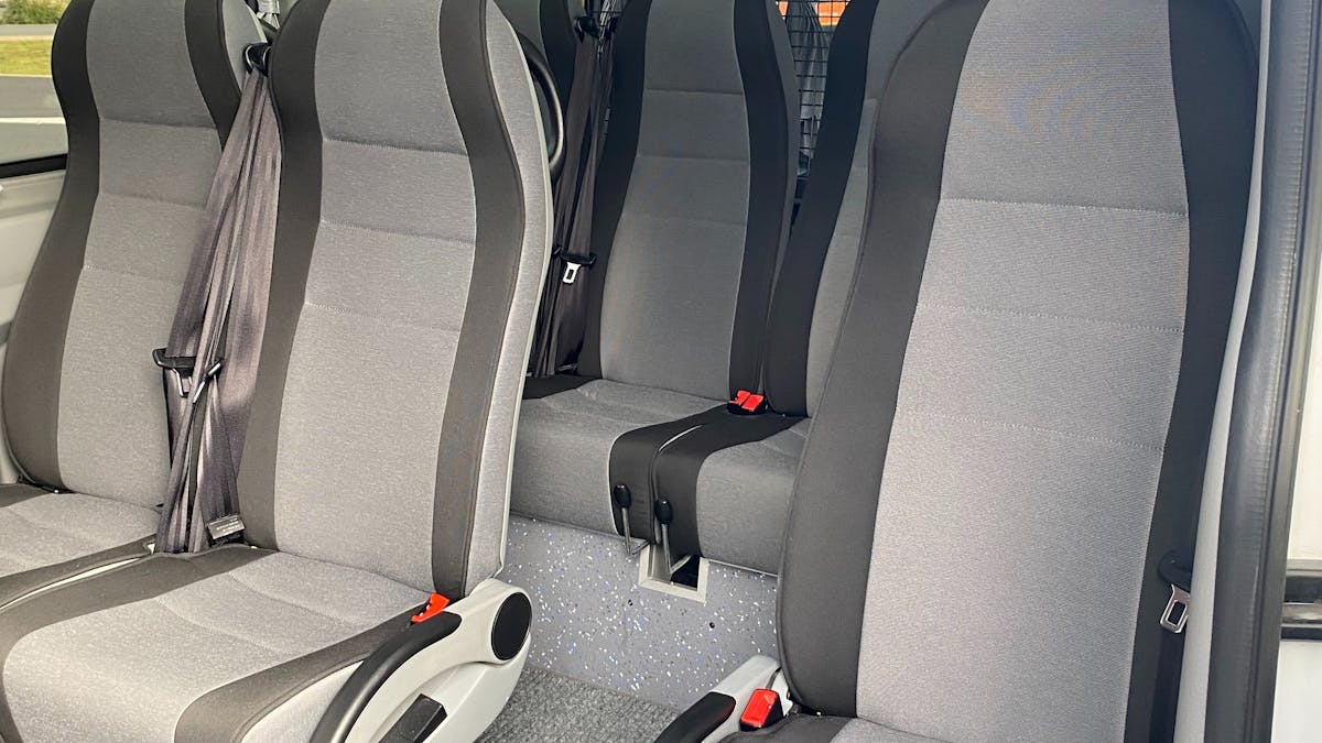 renault_master_minibus_interior