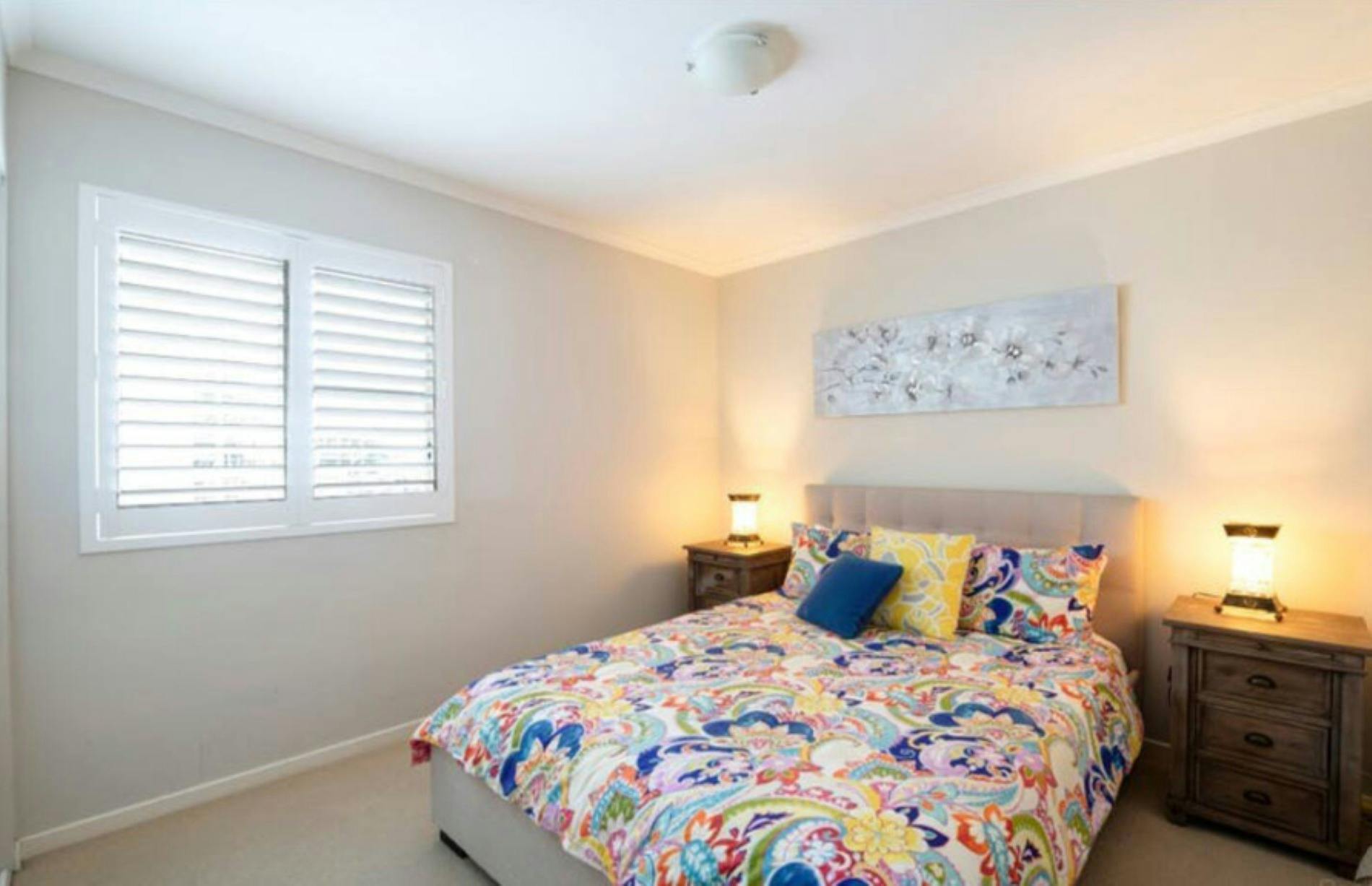 Bedroom with Queen bed