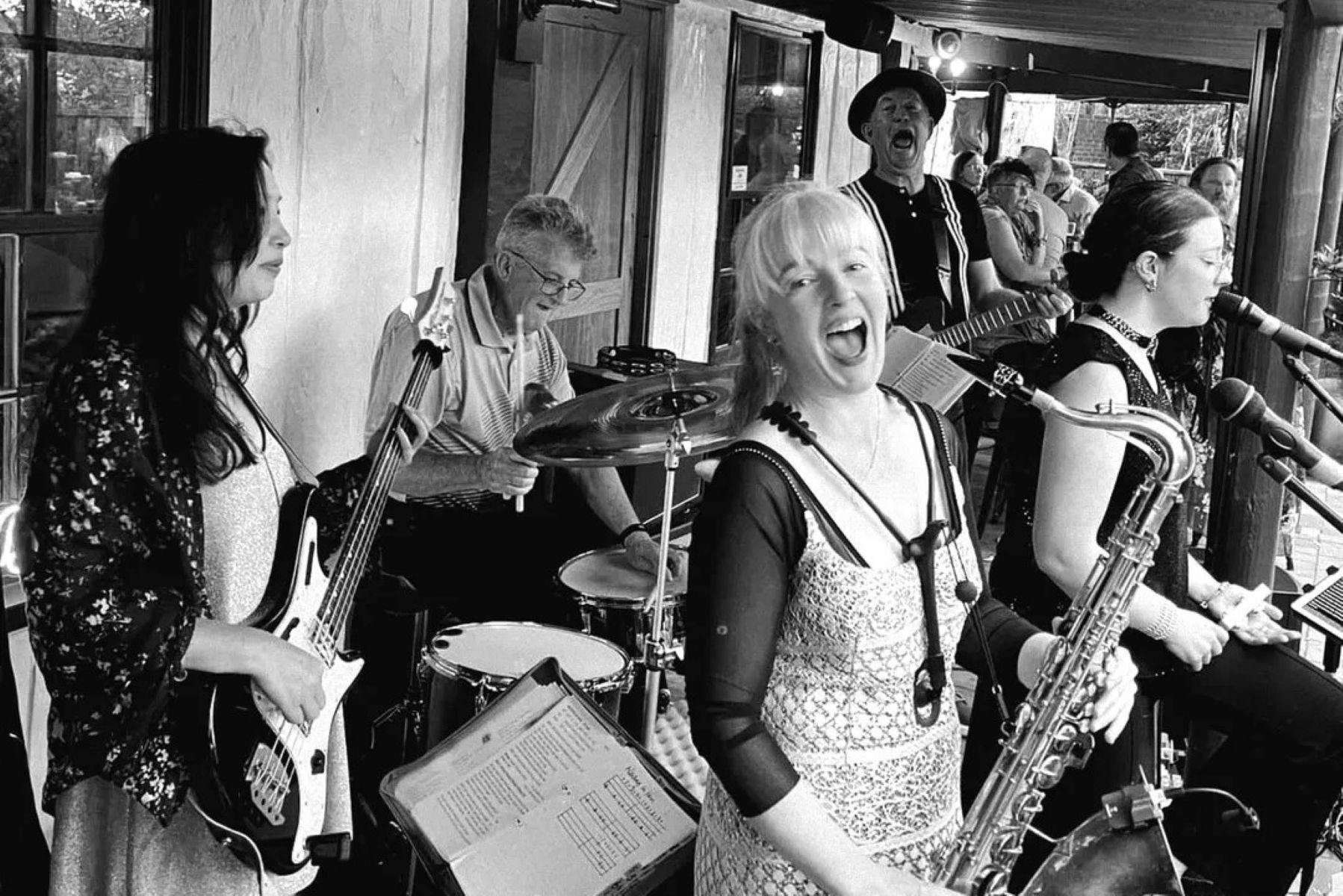 Lounge Baby cover band live at Yass Valley