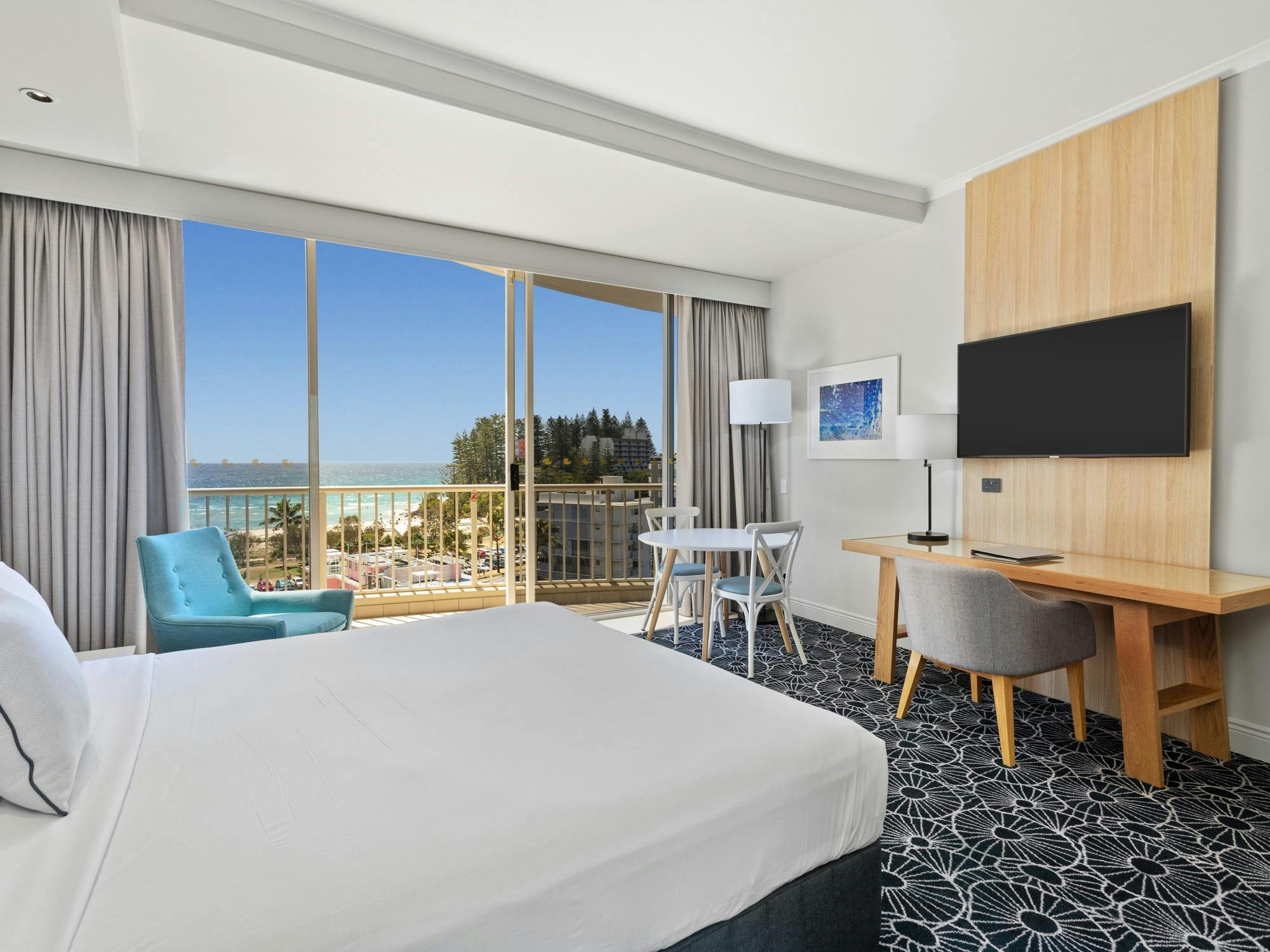 Twin Towns Mantra Resort 距離 Twin Towns 的餐飲、酒吧和娛樂場所僅幾步之遙