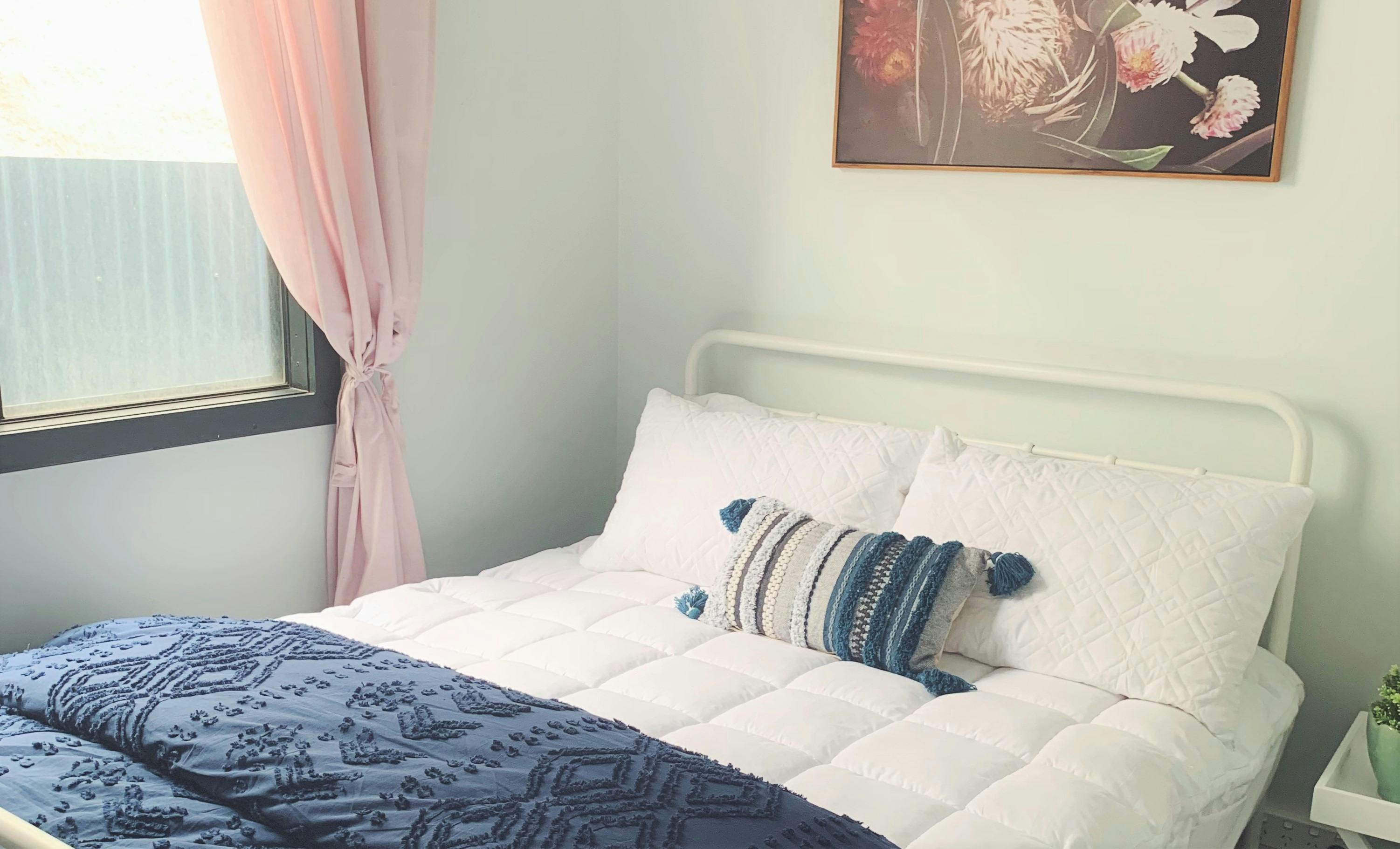 The Little Blue House, Port Victoria