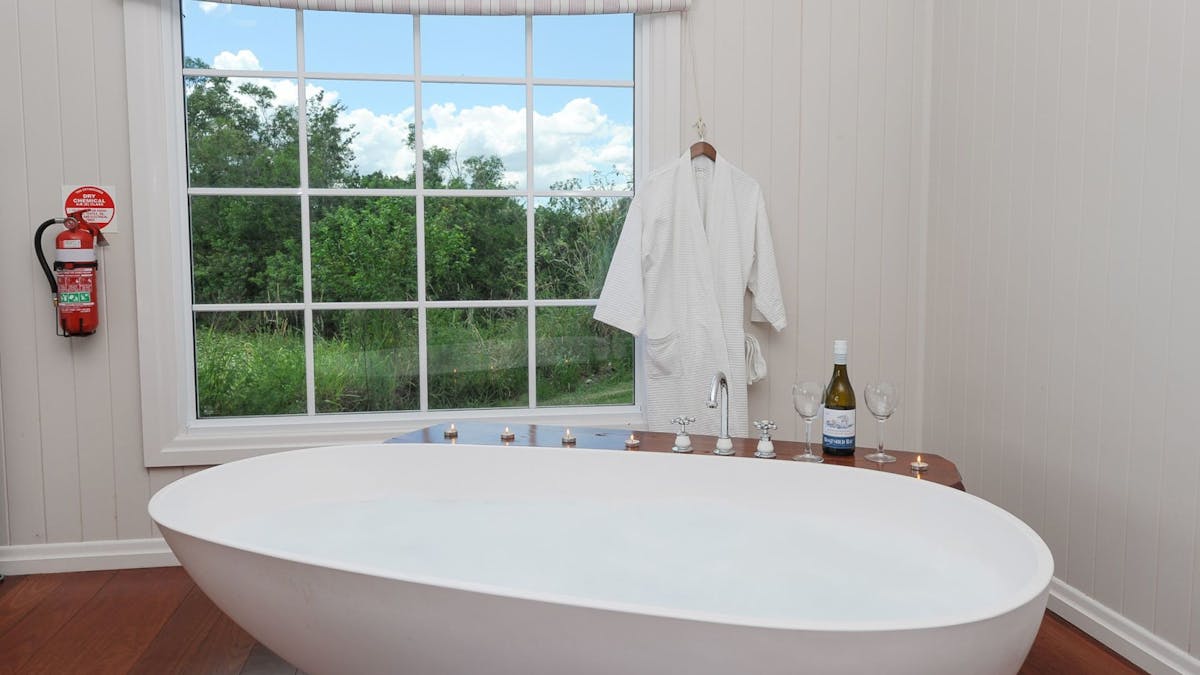 Midway Cottage Bathtub