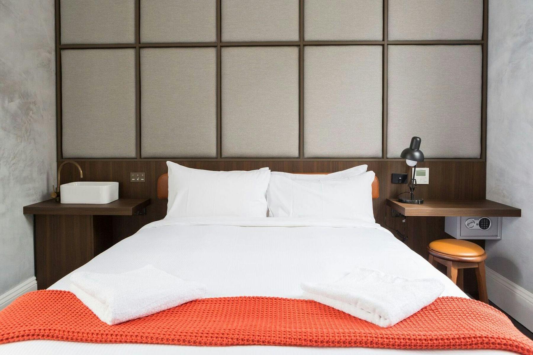 The Terminus Hotel, Pyrmont, Sydney - Double Room Shared Bathroom