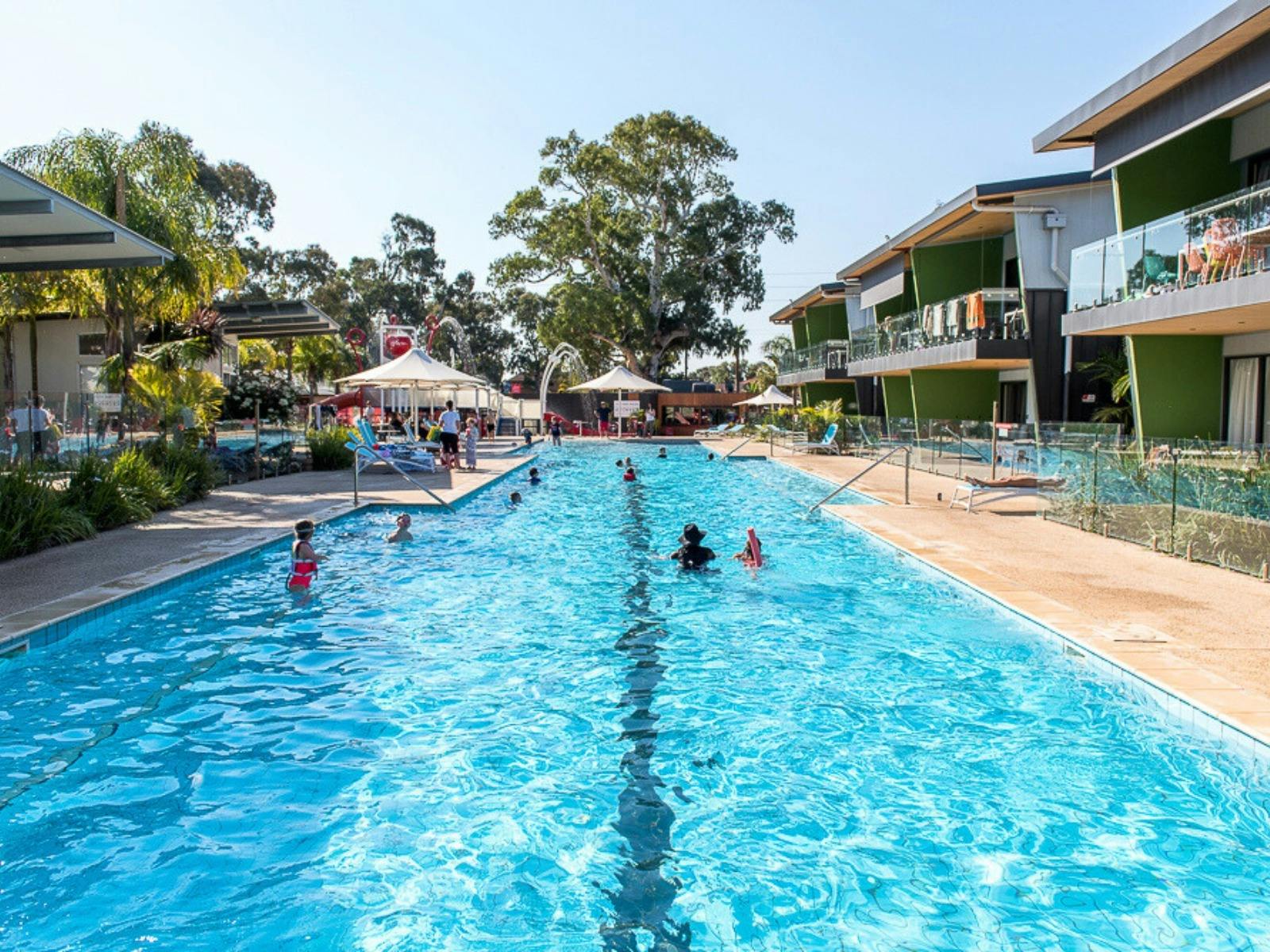 Marion Holiday Park Lagoon Pool & 2-Storey Apartments