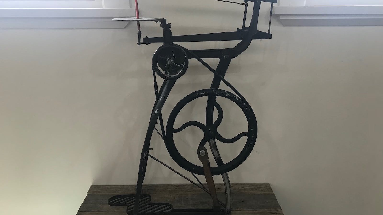 Treadle saw