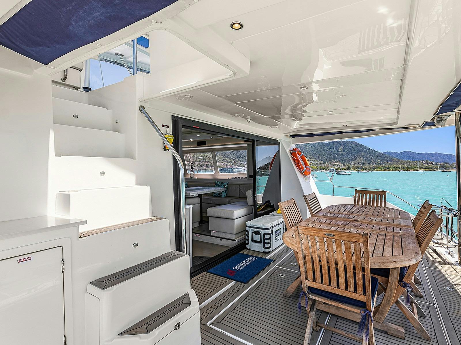 Leopard 58 - Aft deck dining