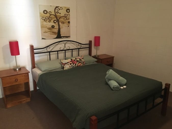 Underground Queen 2 bedroom Apartment with separate Lounge and Laundry