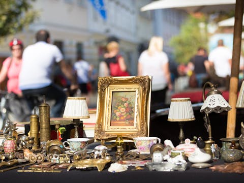 Vintage & Art Bazaar