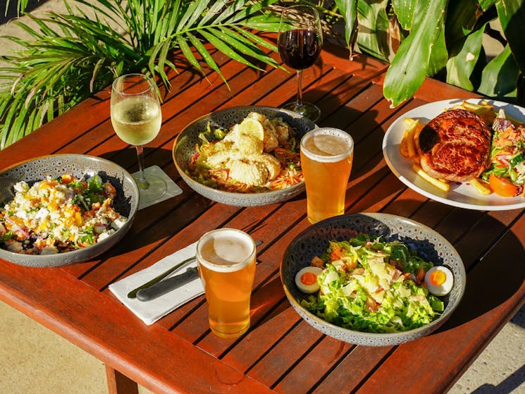 Village Green Hotel | NSW Holidays & Accommodation, Things to Do