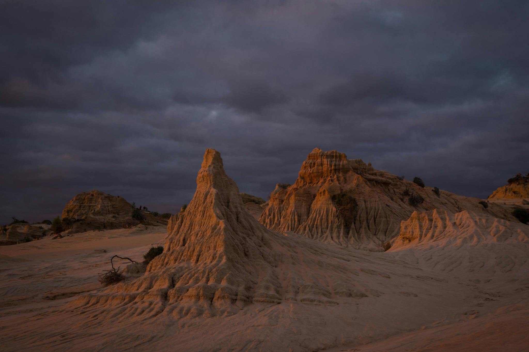 Unique access to the Walls of China in Mungo National Park