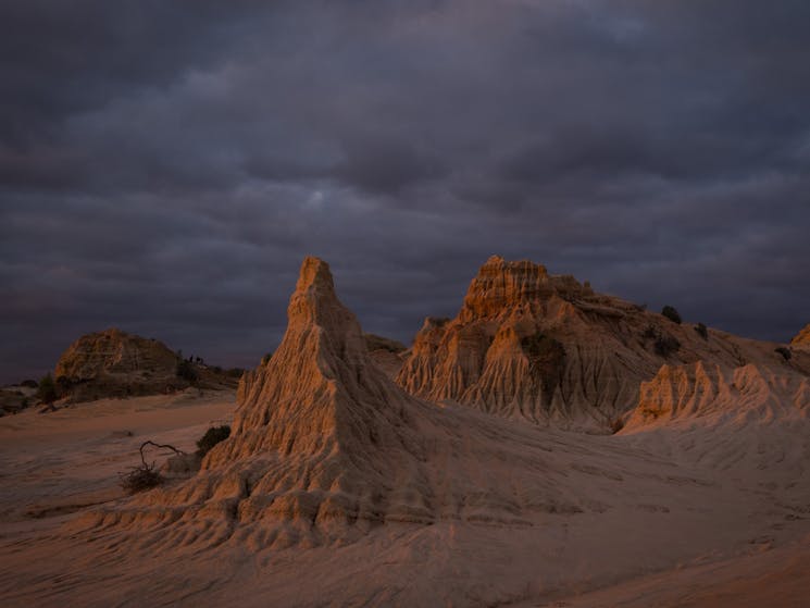 Unique access to the Walls of China in Mungo National Park