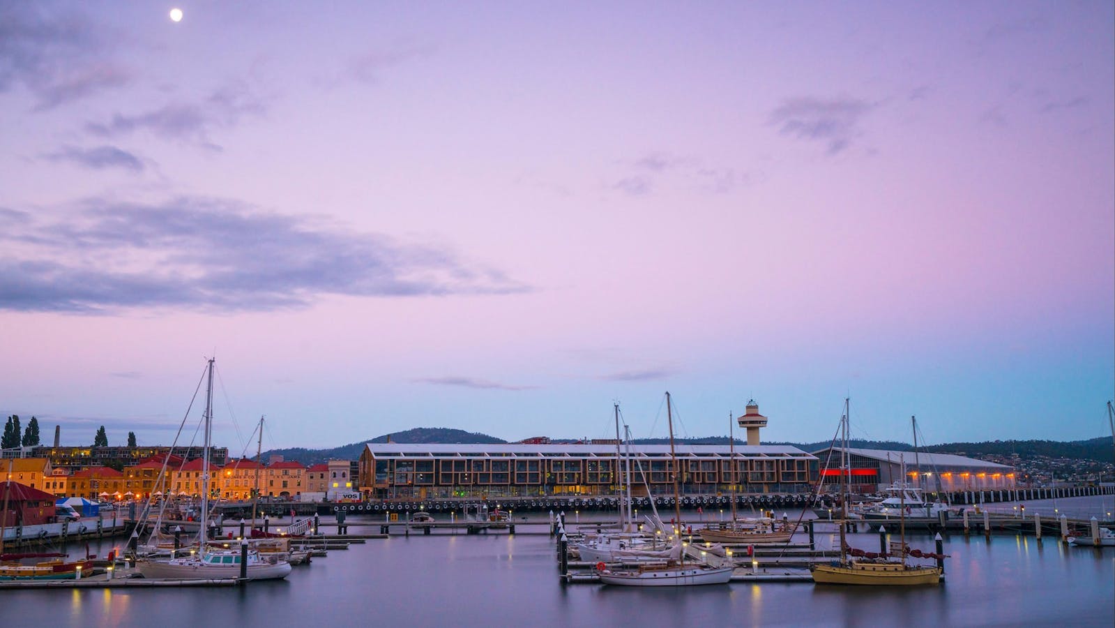 Somerset on the Pier Hobart - Apartment Views at Dusk