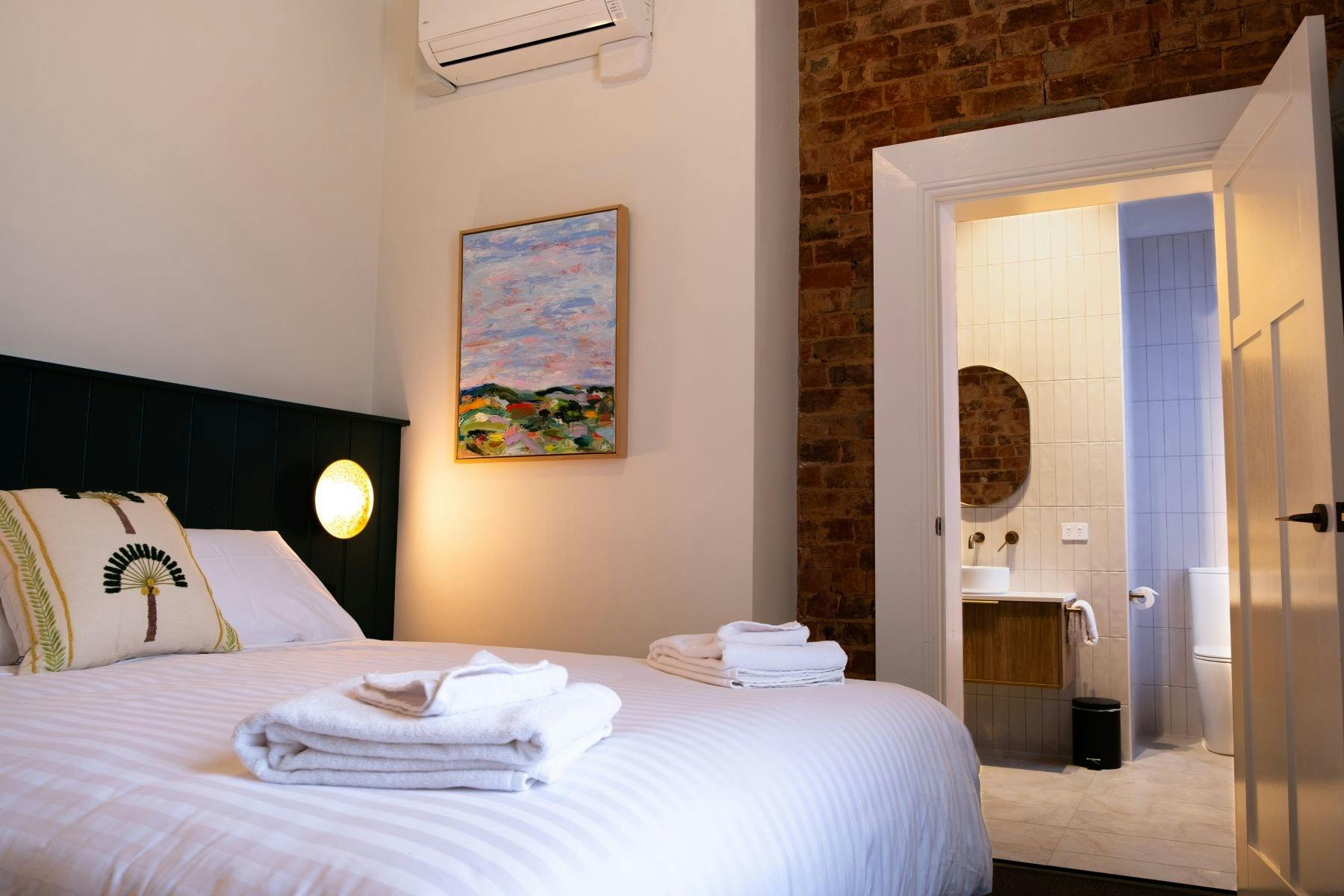 The Nyngan Hotel Bedroom
