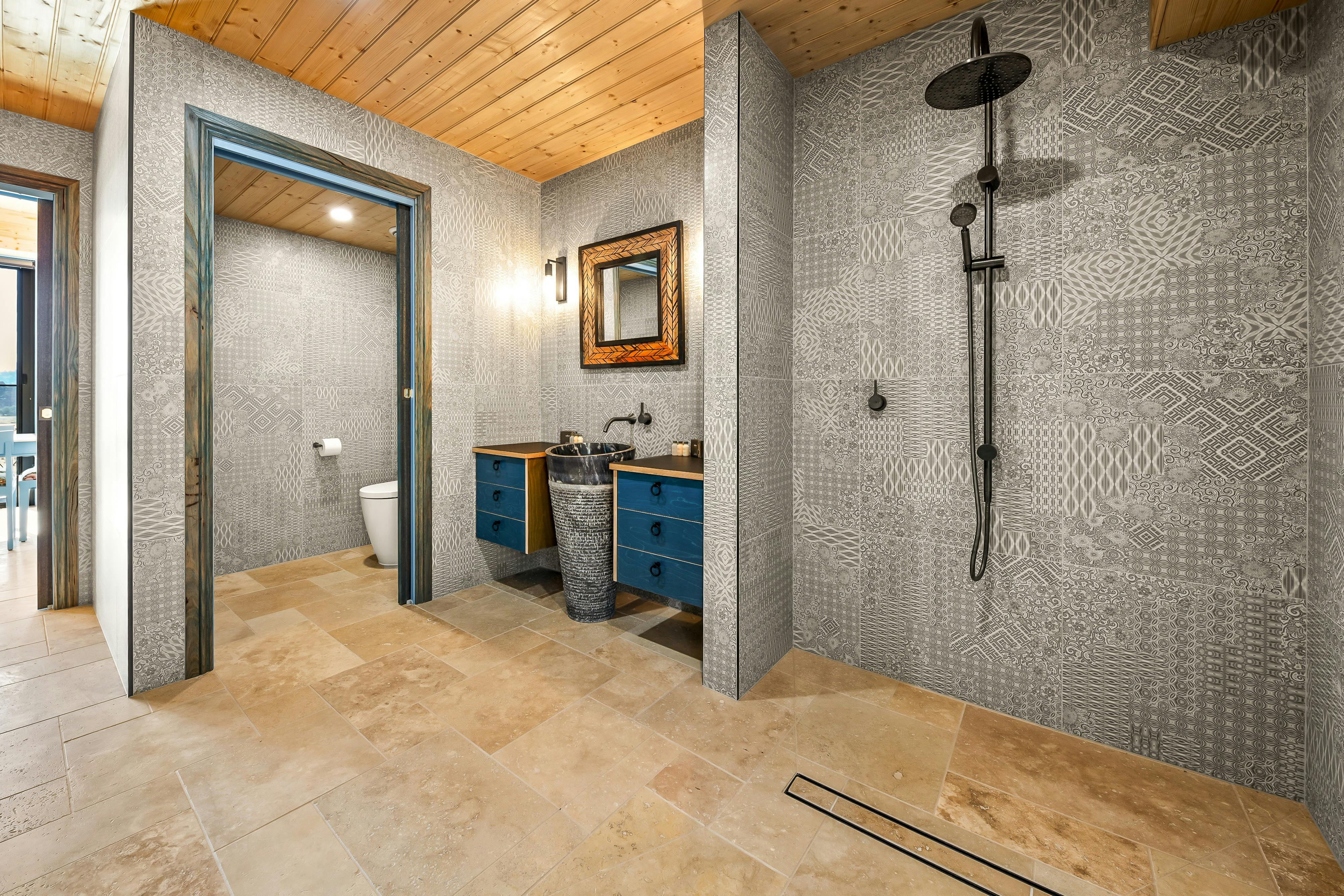 Snug 1 Bathroom view