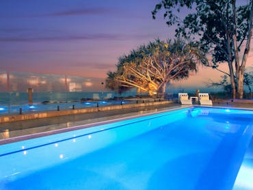 Heated pool, Ocean front