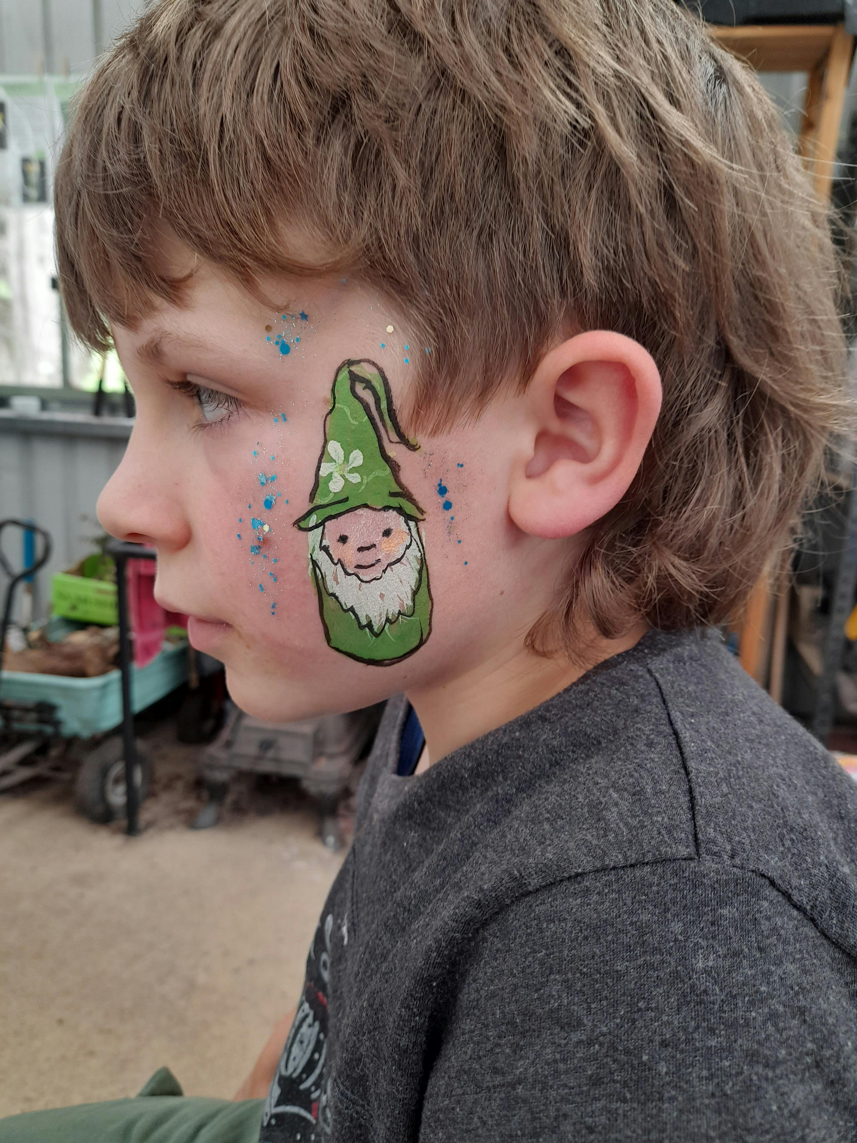 Lyndi Whalen face painting