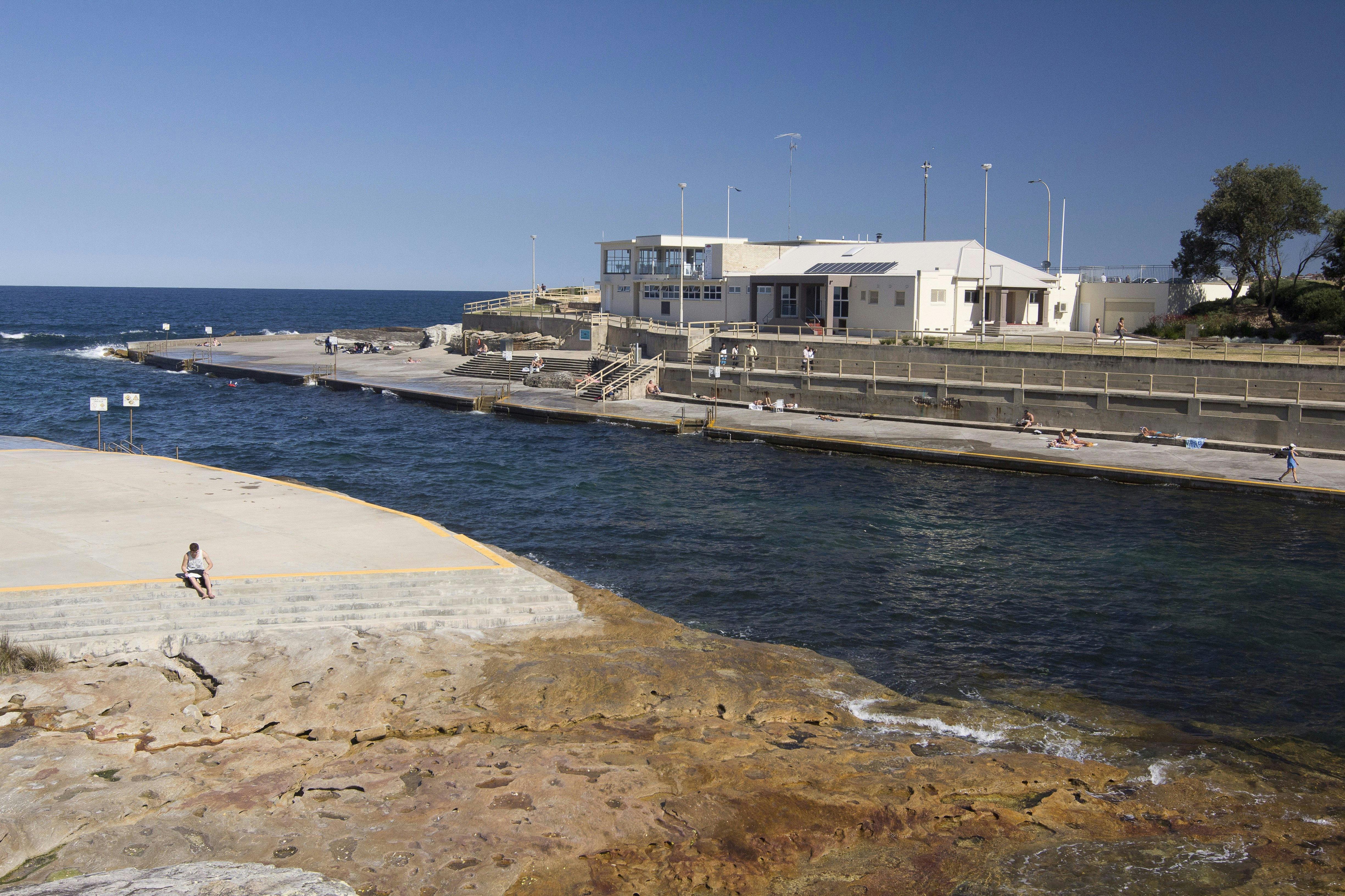 Clovelly beach and ocean pool