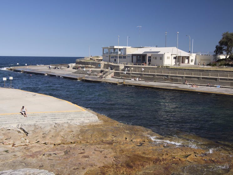 Clovelly beach and ocean pool