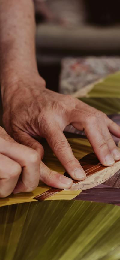 Inke Falkner using the technique of French straw marquetry on her artwork Round and Round