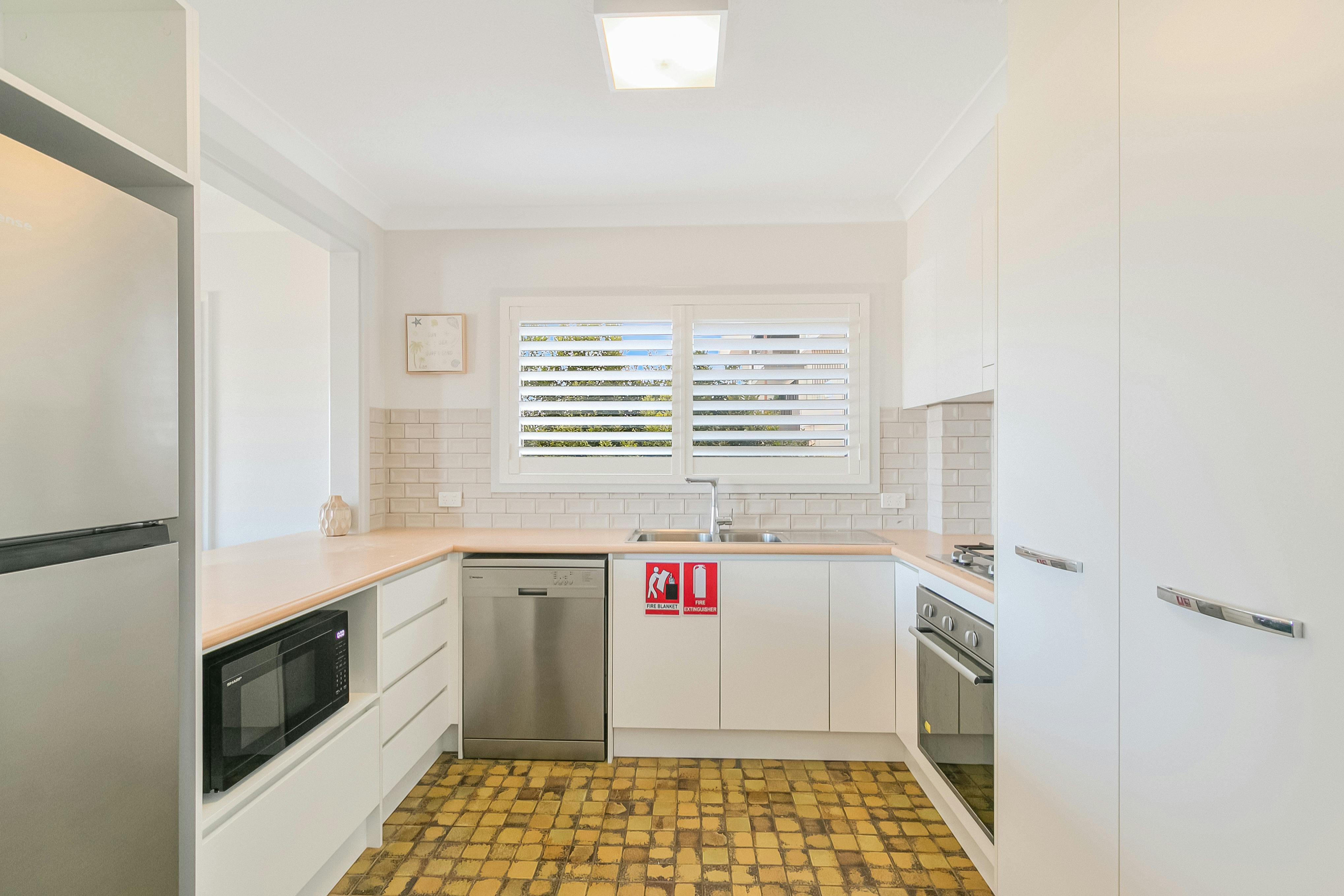 Fully equipped kitchen with dishwasher
