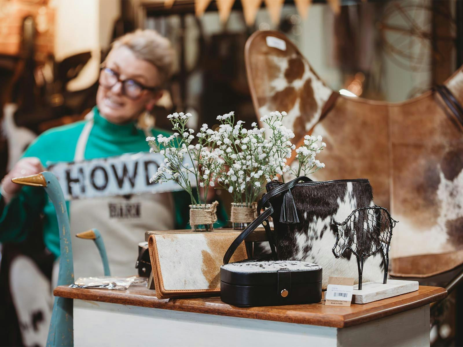 ハンドバッグを隠す