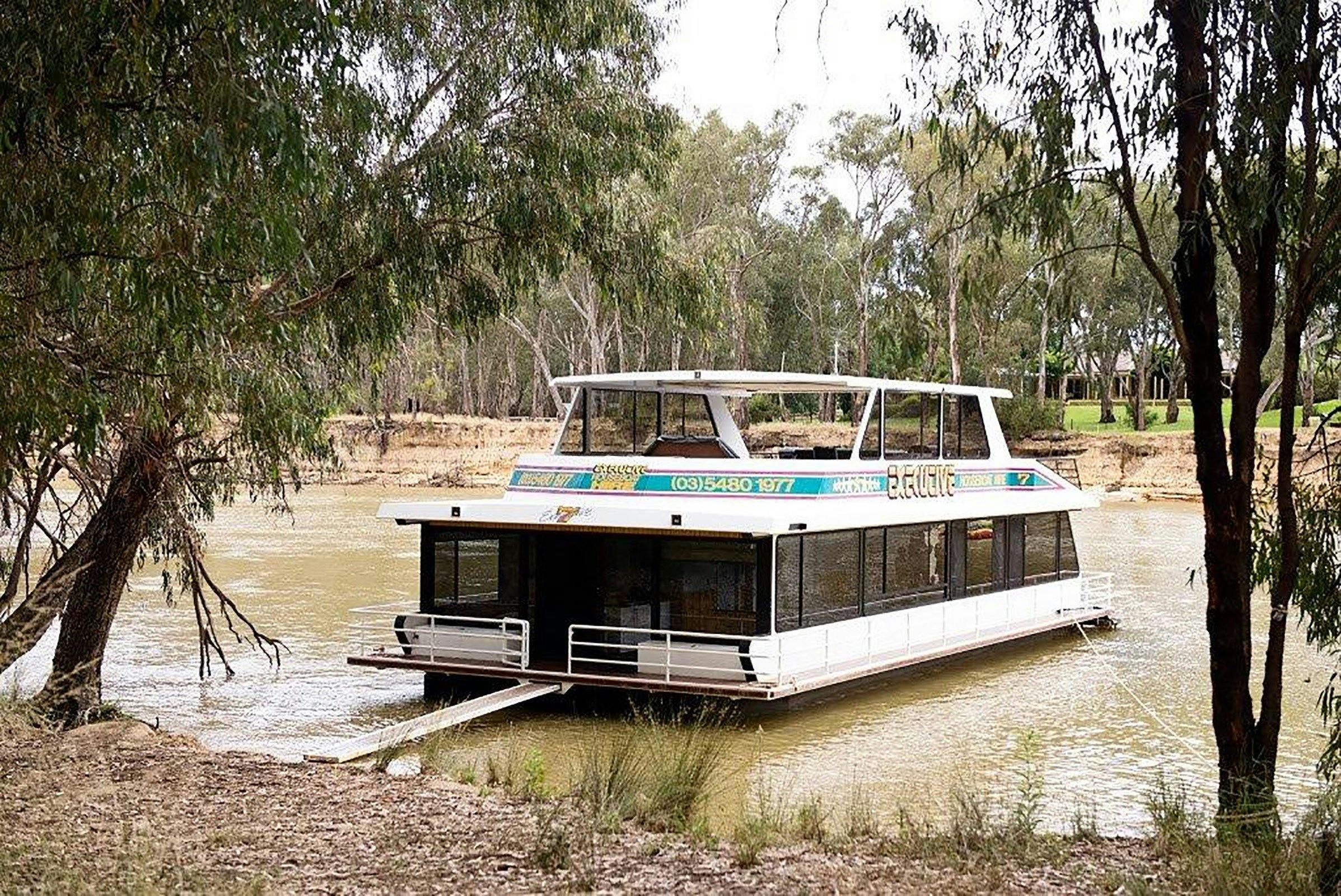 Executive Houseboats