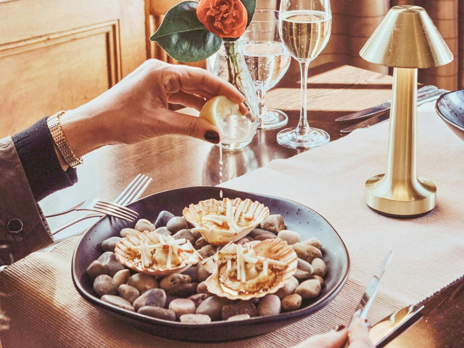 Sizzling hot scallops served with fresh lemon juice