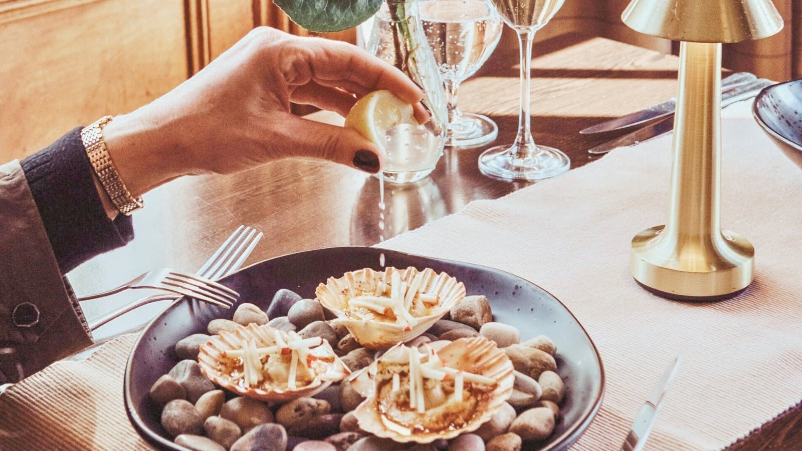 Sizzling hot scallops served with fresh lemon juice