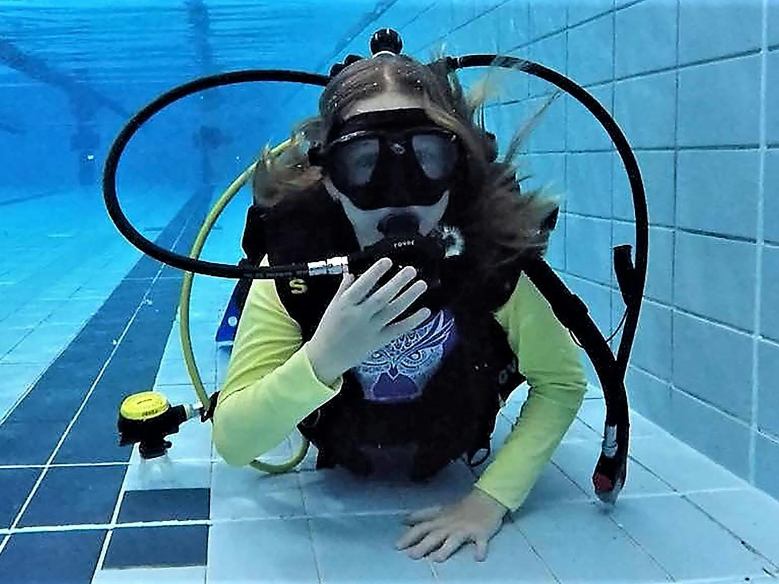 kids scuba diving
