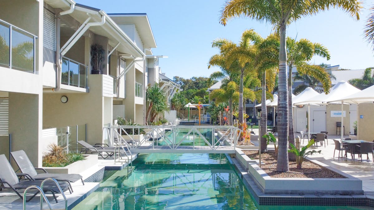 pool-relax-resort-lagoon- lagoon pool