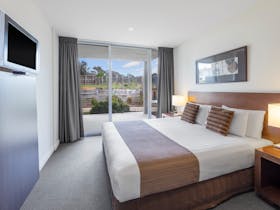 Wyndham Resort Torquay One Bedroom Apartment bedroom