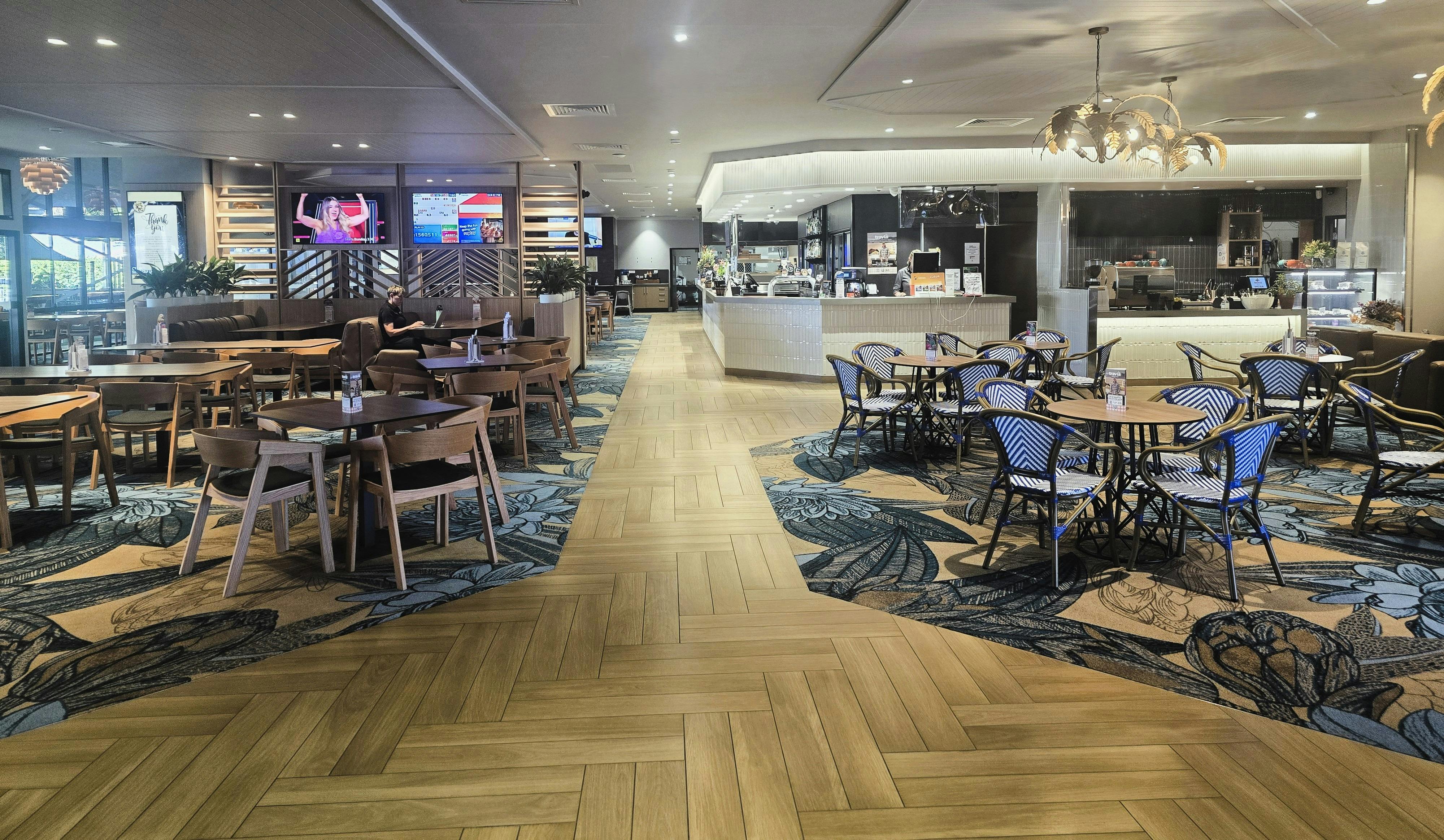 Main bar