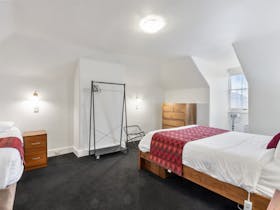 3 Bedroom Grosvenor Street Holiday House 1 x Queen 1 x Single