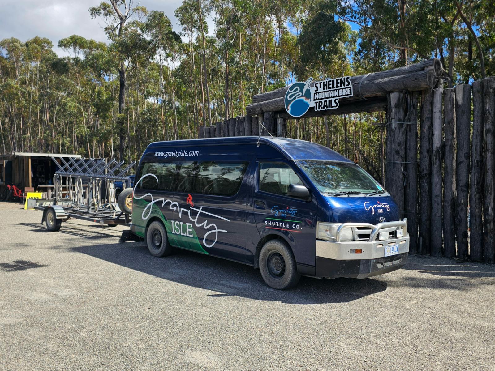 Gravity Isle Bus